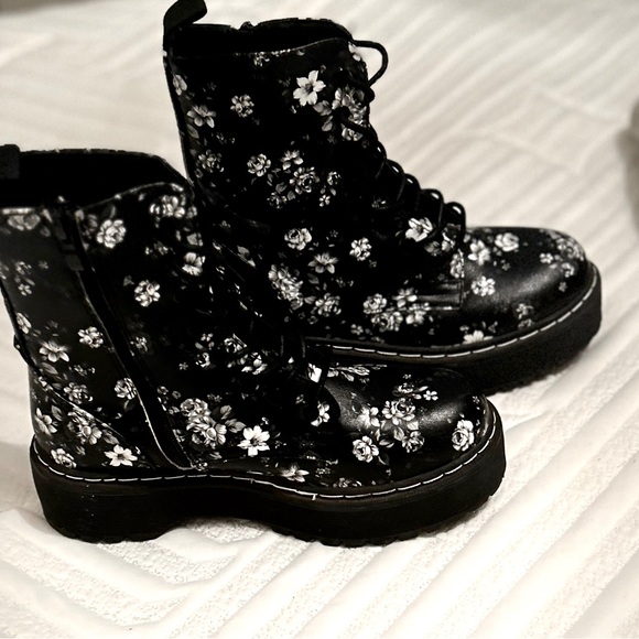 Jellypop Black Floral Women’s Combat Chunky Boots Moto size EU 37 women’s 6.5 - Picture 4 of 4